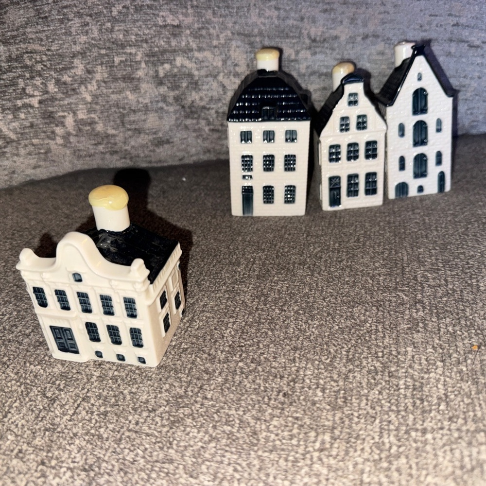 KLM Blue Delft House #90 Bols Amsterdam 1575 Miniature Liquor Bottle Sealed 2016